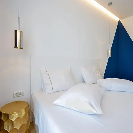 Blue Moon - One Bedroom - Romana Square