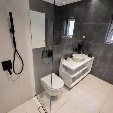 Blue Moon - One Bedroom - Romana Square Apartment