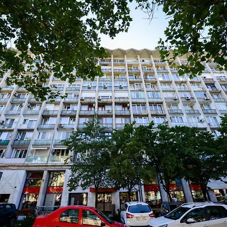 Blue Moon - One Bedroom - Romana Square